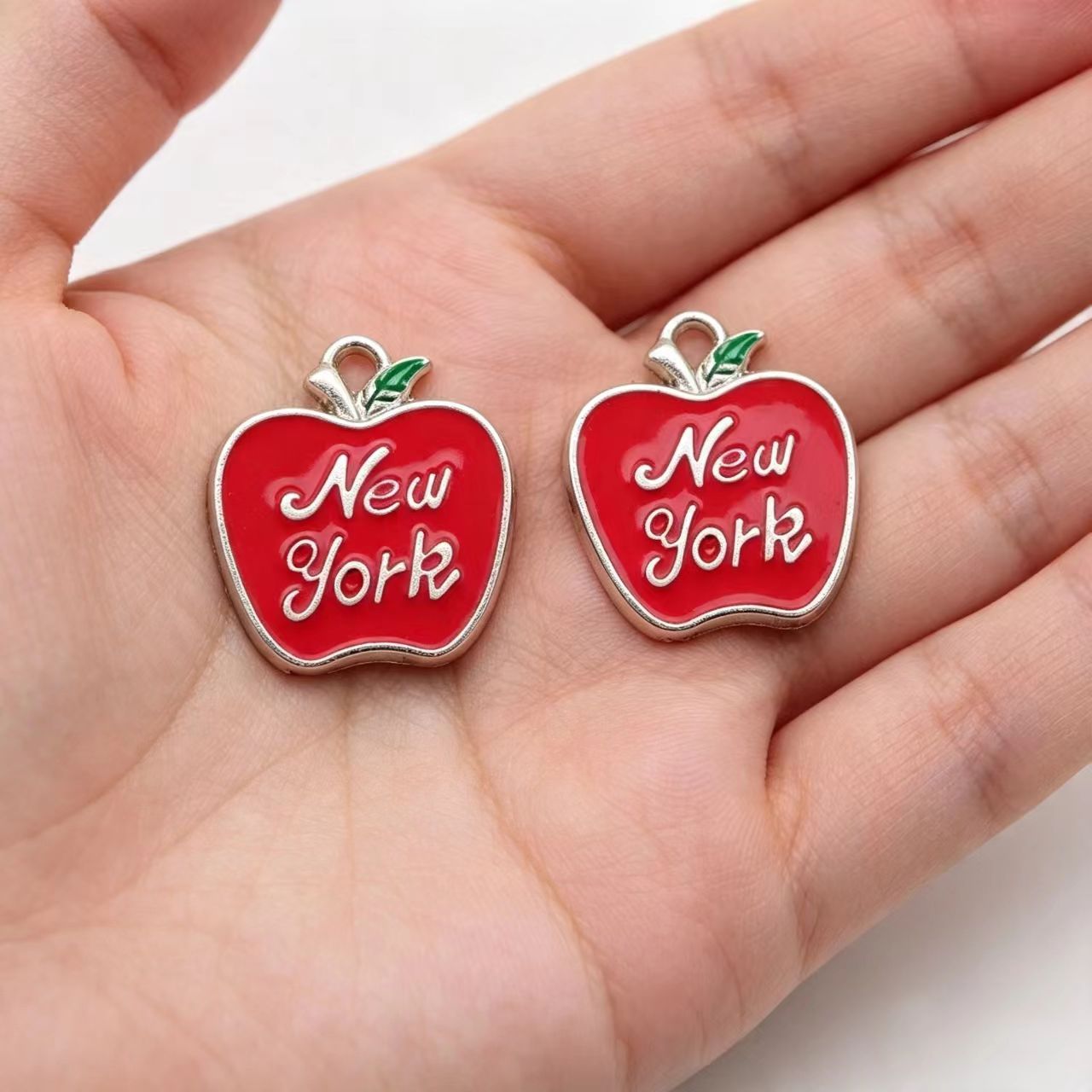 10 szt. emaliowanych zawieszek – Jewelry Making New York recenzja i cena